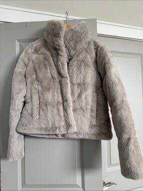 Abercrombie A&F Mini Puffer Faux Fur Jacket in Light Taupe Small